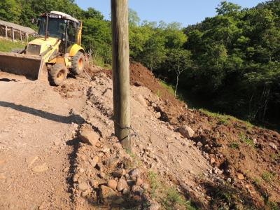 secretaria-de-infraestrutura-realiza-conserto-em-ruas