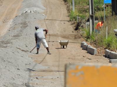 prefeitura-prepara-duas-ruas-para-receber-pavimenta-o