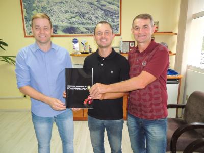 prefeito-recebe-recursos-do-legislativo