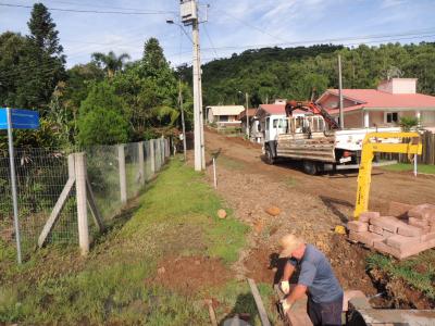 cal-amento-comunit-rio-iniciado-na-linha-tamandar-