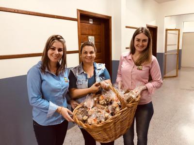 mimos-de-p-scoa-s-o-levados-s-escolas