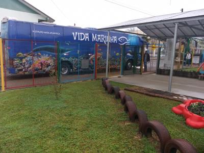 -nibus-leva-vida-marinha-escola