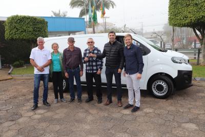 aprobom-recebe-ve-culo-para-incrementar-comercializa-o