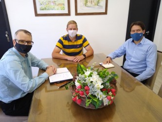 prefeito-recebe-direcao-da-cooperativa-sicredi-serrana-2