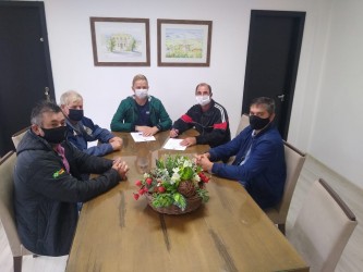 municipio-firma-parceria-com-a-apsat-para-reforma-de-trator