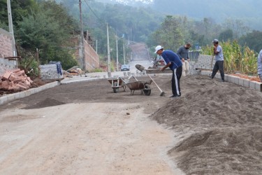 pavimentacao-comunitaria-avanca-na-rua-remo-felipe-lauermann