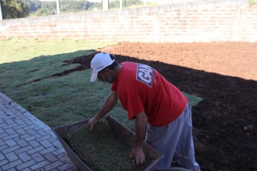 futuras-instalacoes-da-emei-branca-de-neve-recebem-ajardinamento