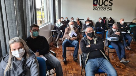 secretaria-lilian-cobra-mais-transparencia-do-hospital-geral-em-reuniao-da-amvarc