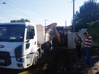 secretaria-de-obras-faz-melhorias-em-rede-de-esgoto-no-bom-fim-alto