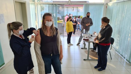 nesta-terca-feira-inicia-a-vacinacao-de-quem-tem-37-anos