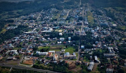 imagens-aereas-mostram-centro-de-bom-principio