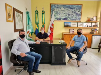 assessor-parlamentar-trata-de-programas-e-recursos