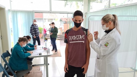 bom-principio-retoma-vacinacao-de-quem-tem-17-anos