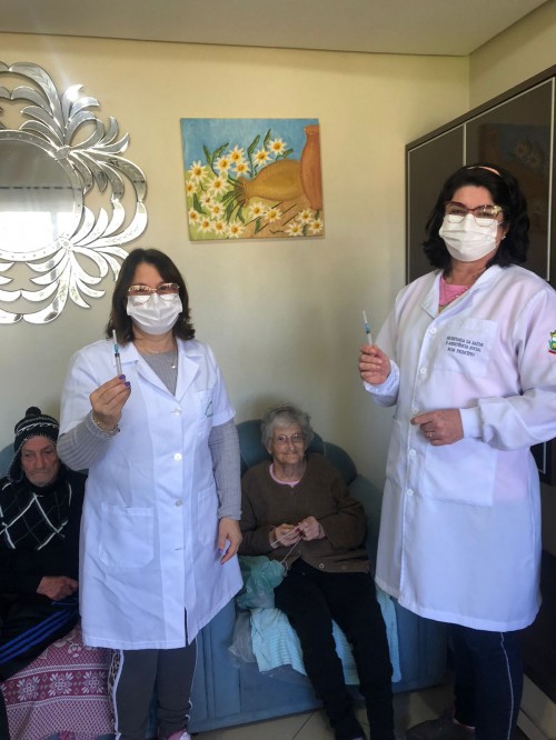 dose-3-ja-esta-sendo-aplicada