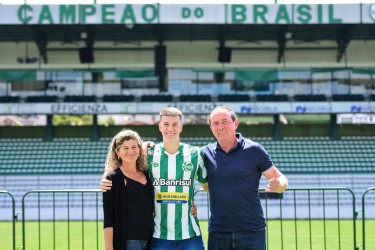 nicolas-luft-filho-de-bom-principio-assina-com-o-juventude