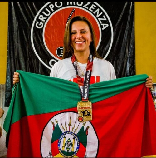 bom-principio-tem-campea-mundial-de-capoeira