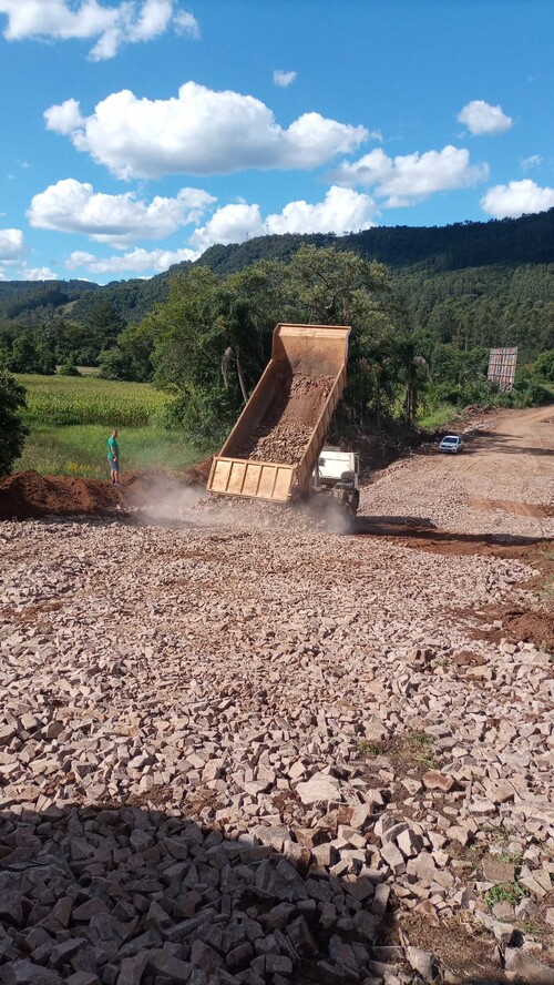 rua-esta-sendo-aberta-em-santa-teresinha