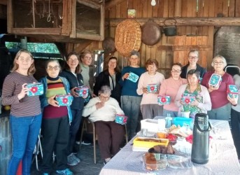 grupos-de-mulheres-se-reunem-em-oficinas-que-inspiram-criatividade-e-uniao