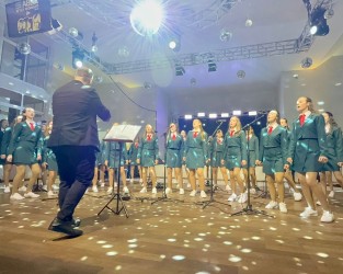 coral-de-meninas-celebra-25-anos-com-espetaculo-inesquecivel-e-casa-cheia