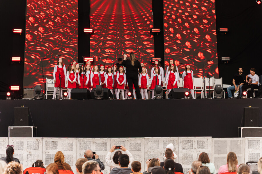 talentos-locais-brilham-no-palco-da-festa-nacional-do-moranguinho