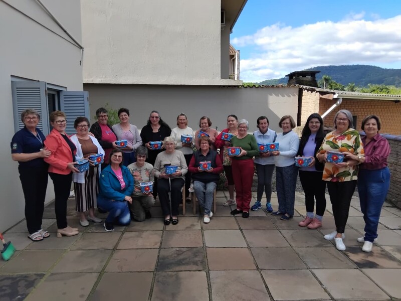 oficinas-de-artesanato-unem-mulheres-em-momentos-de-criatividade-partilha-e-fortalecimento-comunitario