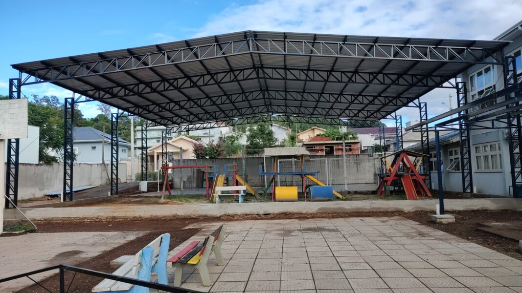quadra-da-escola-sao-jose-recebe-cobertura-e-melhorias-avancam