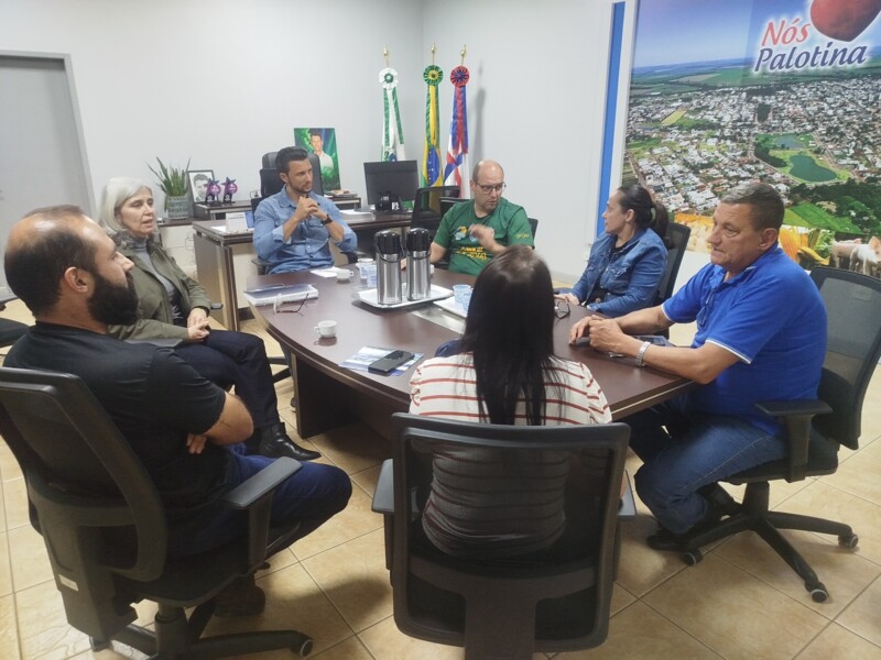 liderancas-de-sao-camilo-discutem-melhorias-para-quadra-esportiva-de-instituicoes-de-ensino